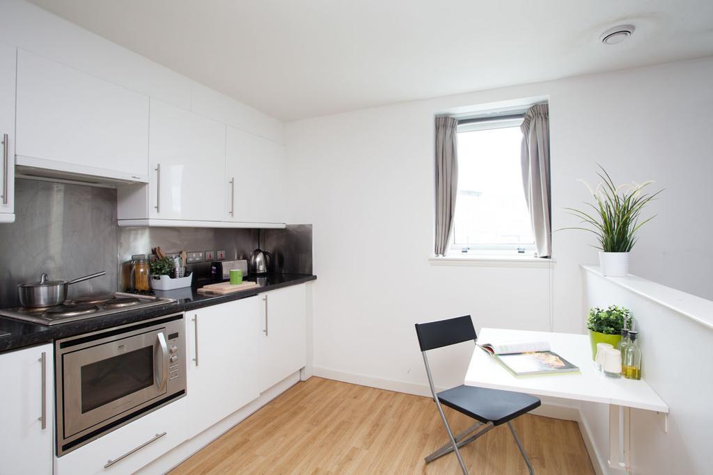 Lady Nicolson Court Apartment Единбург Стая снимка